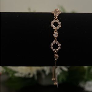 Sparkling flower bracelet - gold plated with adjustable clasp.